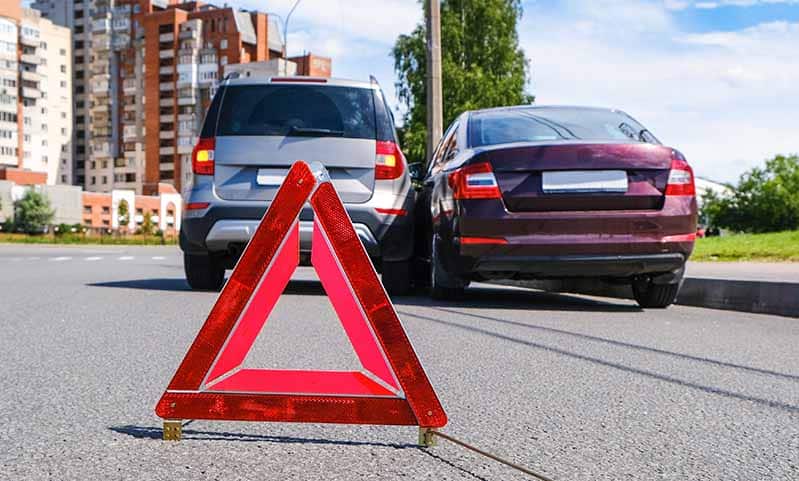 Decline in Car Accident Terms, a grey car hitting a marron car on the road