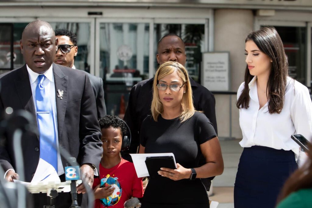 ベン・クランプ弁護士とナポリ・シュコルニク弁護士がゴーファー製錬所の被害を受けた家族を支援