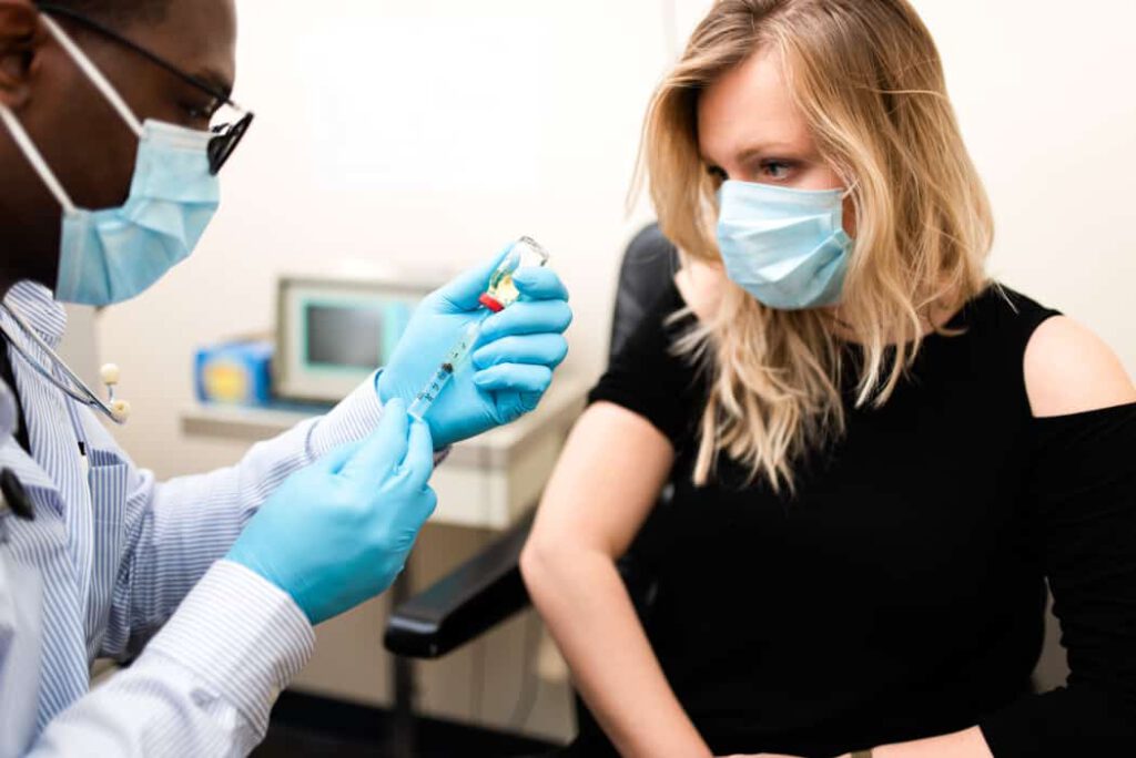 Los empleadores de Nueva York deben dar licencia paga para la vacunación COVID-19